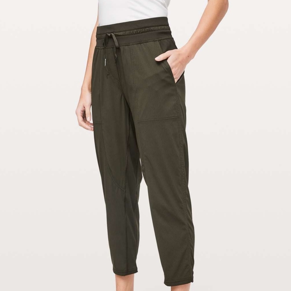 Lululemon Dance Studio Crop *25